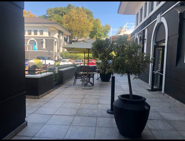 66M² OFFICE TO LET IN HYDE PARK